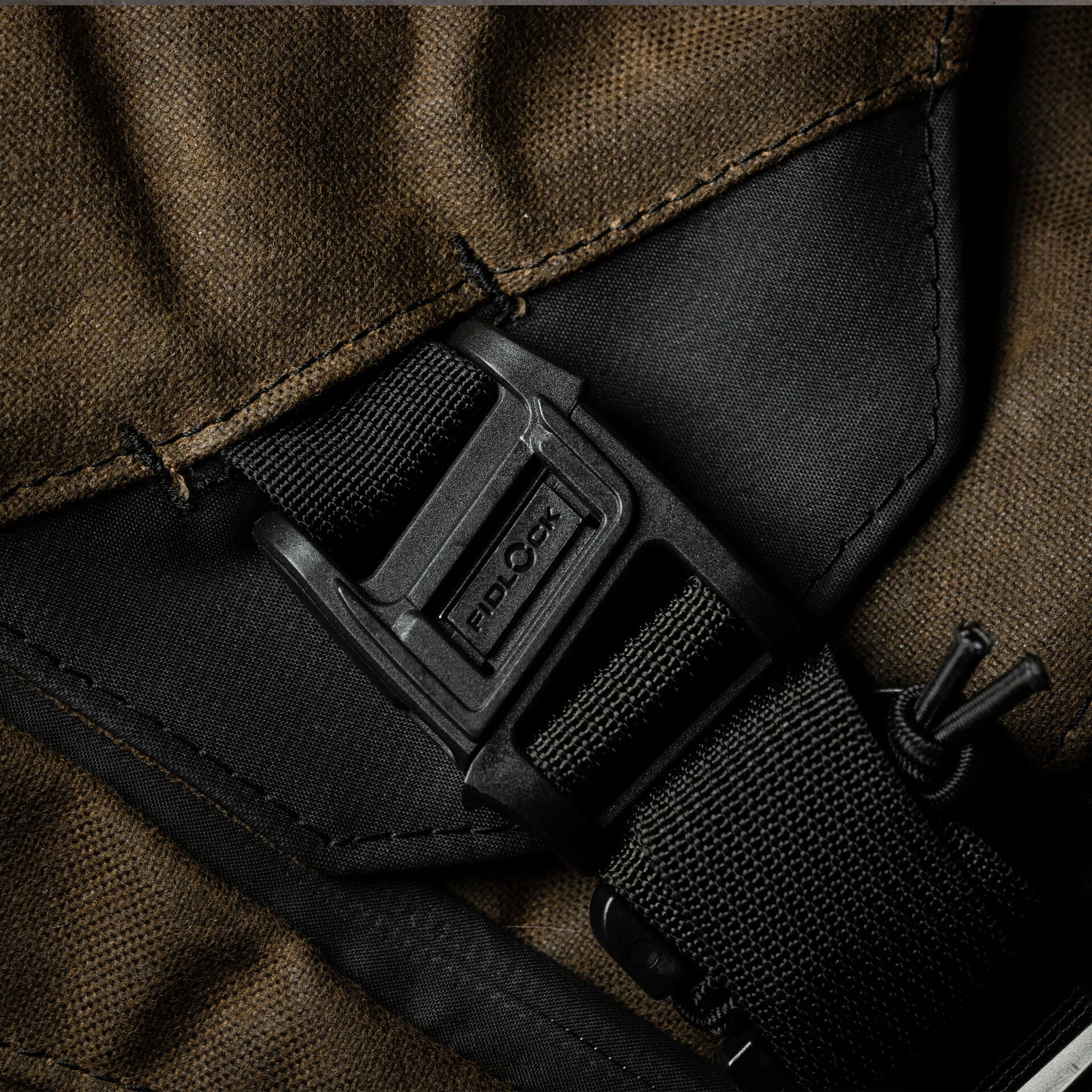 Parallax Messenger Bag 15L WX - Image 9